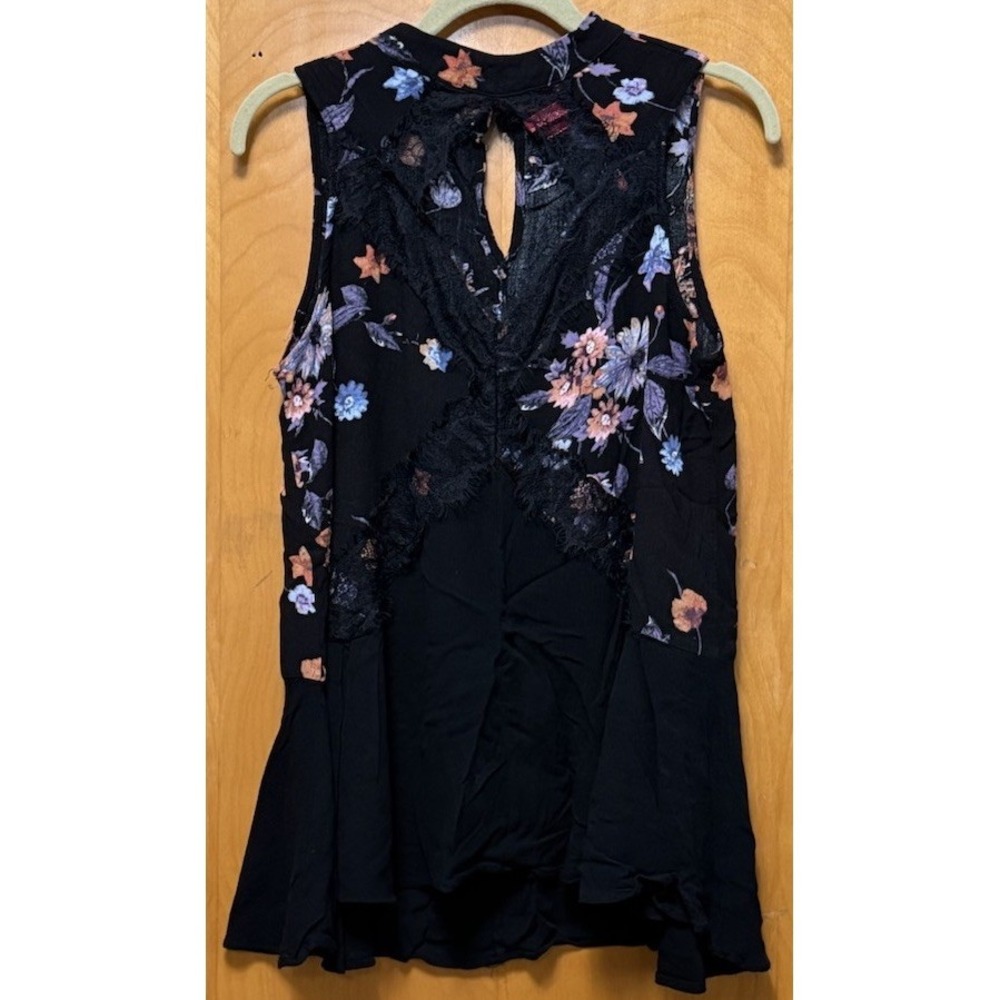 Daytrip Women's Sleeveless High Neck Floral Lace Swing Flowy Top Black Keyhole M